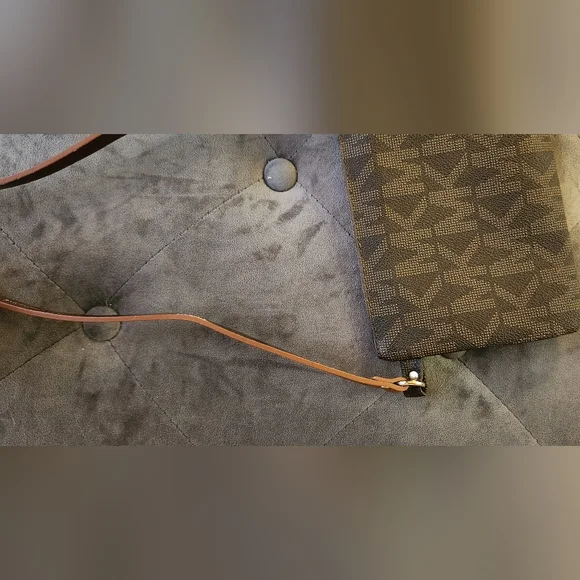 MICHAEL Michael Kors Belted Waist Bag - Picture 6 of 8